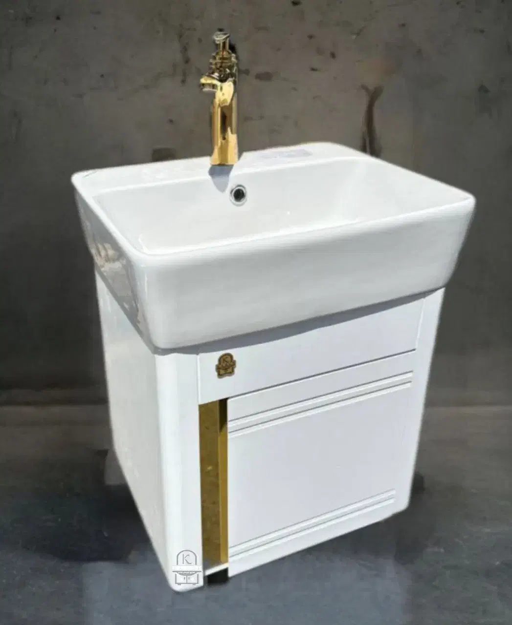 استخدام رنگ کار و زیر کار برای کابین روشویی|استخدام صنعتی، فنی، مهندسی|تبریز, |دیوار