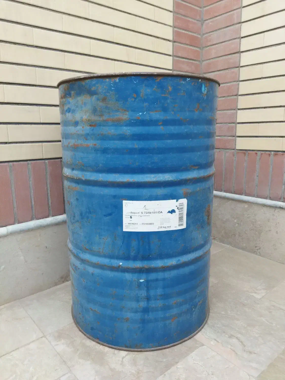 تانکر ۵۰۰ لیتری با چهارپایه آهنی و بشکه ۲۲۰ لیتری|مصالح و تجهیزات ساختمان|زابل, |دیوار