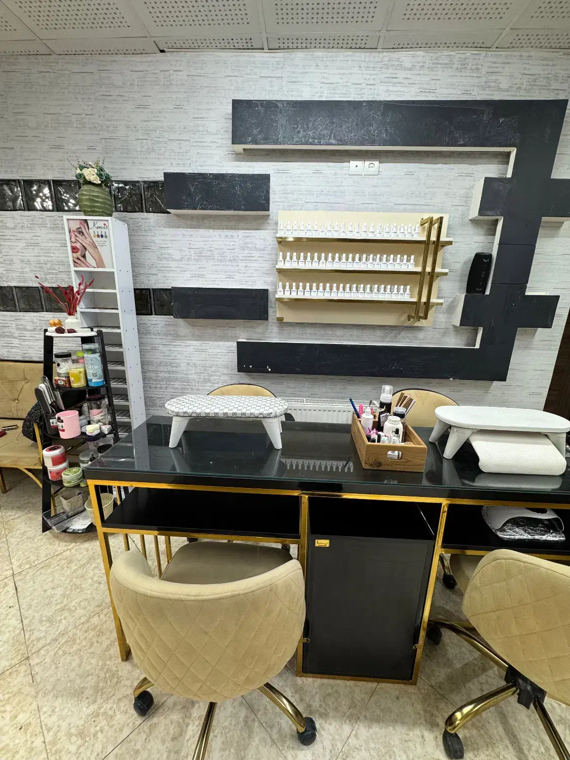 استخدام و اجاره میز ناخن و صندلی رنگ و لایت|استخدام درمانی، زیبایی، بهداشتی|قدس, شهرقدس|دیوار