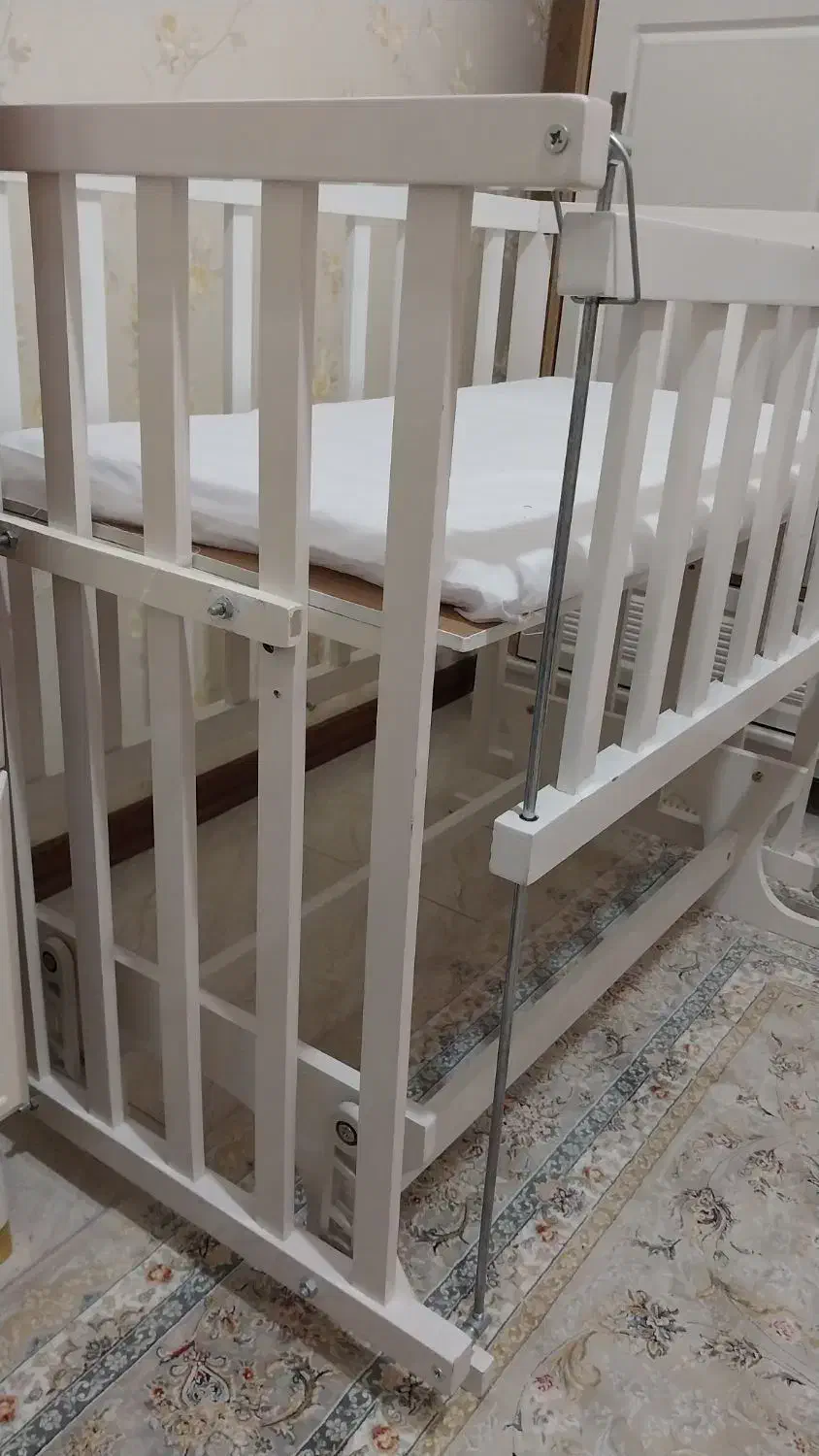 تخت گهواره کنار مادر|تخت و صندلی بچه|تهران, زاهد گیلانی|دیوار