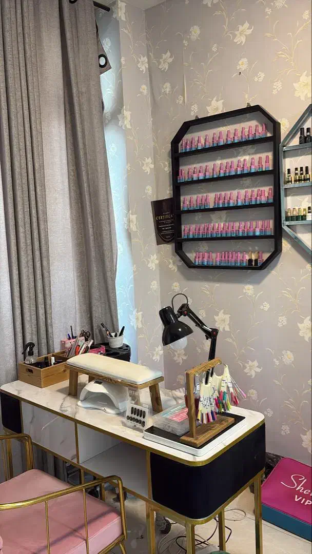 فروش میز و استندلاکژل ناخنکاری و دستگاه..|آرایشگاه و سالنهای زیبایی|دهلران, |دیوار