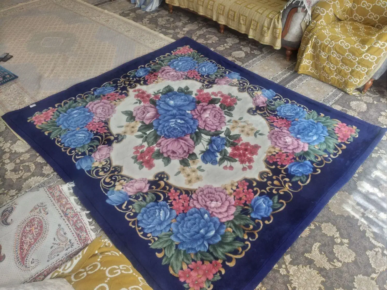 پتو جنس ضخیم ونرم دونفره تمیز وسالم|رختخواب، بالش، پتو|بیرجند, |دیوار