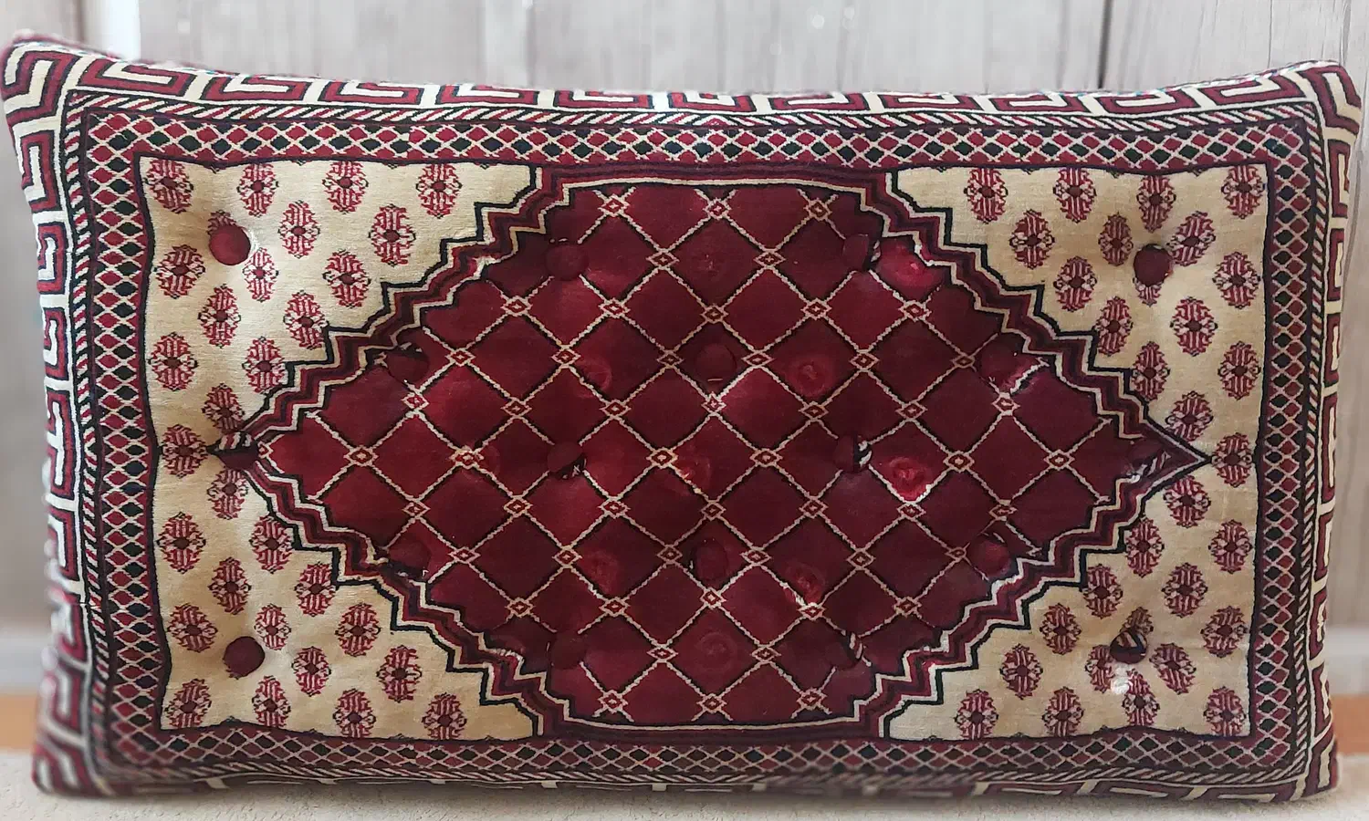 پشتی در حد نو|پشتی|یزد, |دیوار