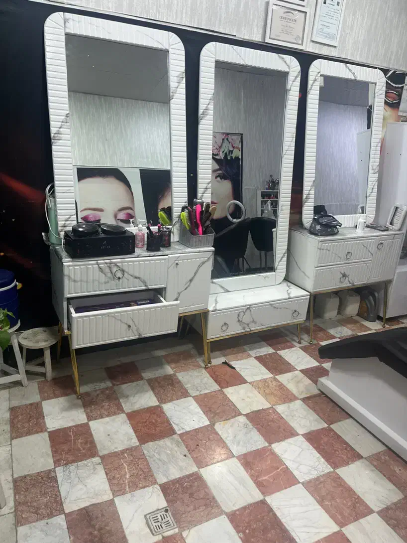 این سه تا اینه دو ساله گرفتم کاملا سالم|آرایشگاه و سالنهای زیبایی|اسلامشهر, شهرک امام حسین (میان آباد)|دیوار