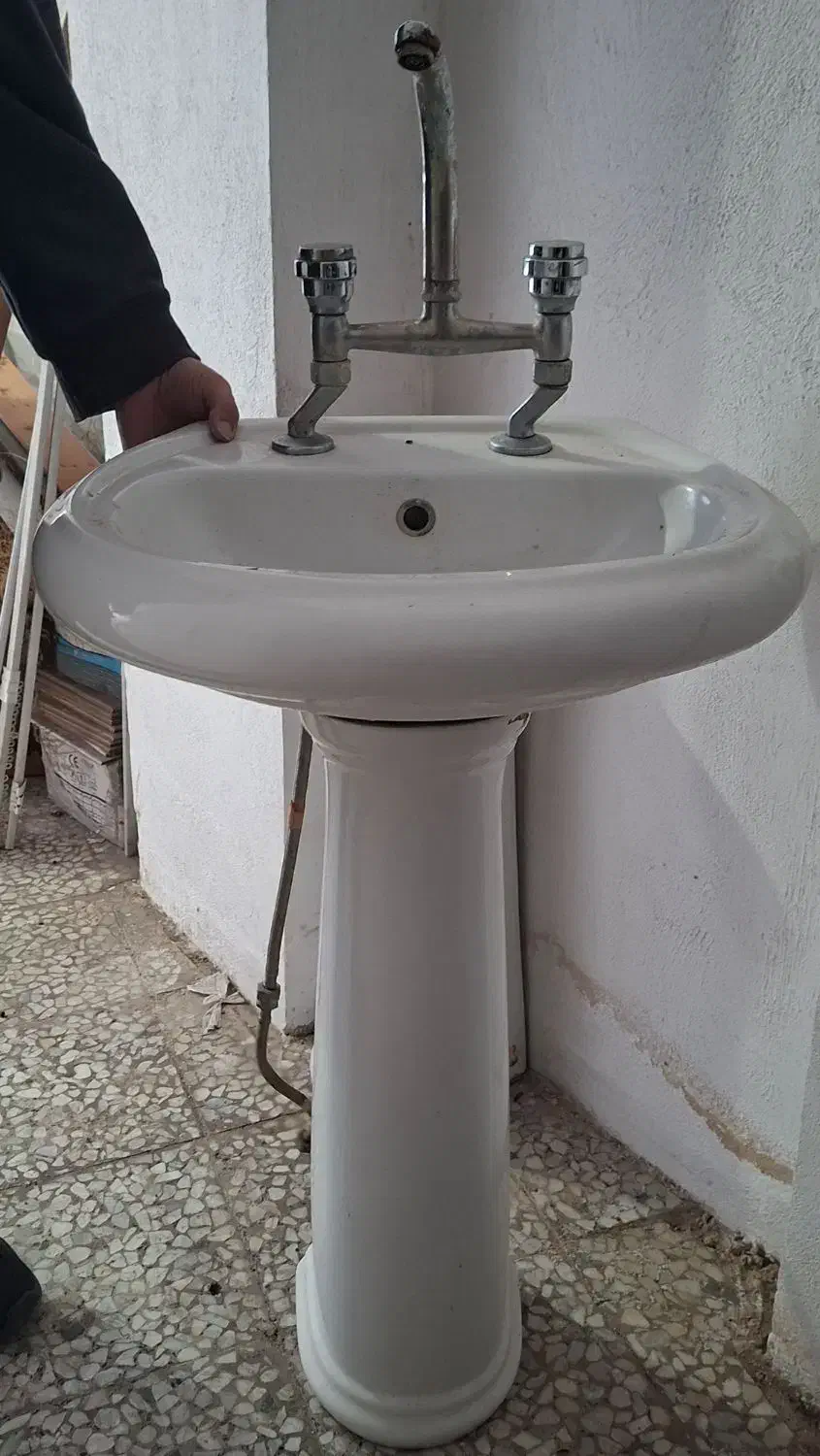 دوعدد روشویی به همراه شیر آلات|لوازم سرویس بهداشتی|رشت, دیلمان|دیوار