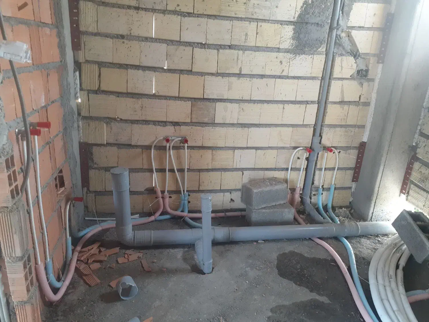 تاسیسات لوله کشی ساختمان و نصب|خدمات پیشه و مهارت|چالوس, |دیوار