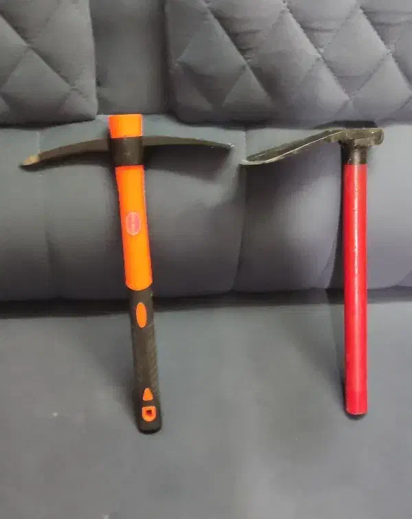 تیشه و کلنگ و چکش|ابزارآلات|آشخانه, |دیوار