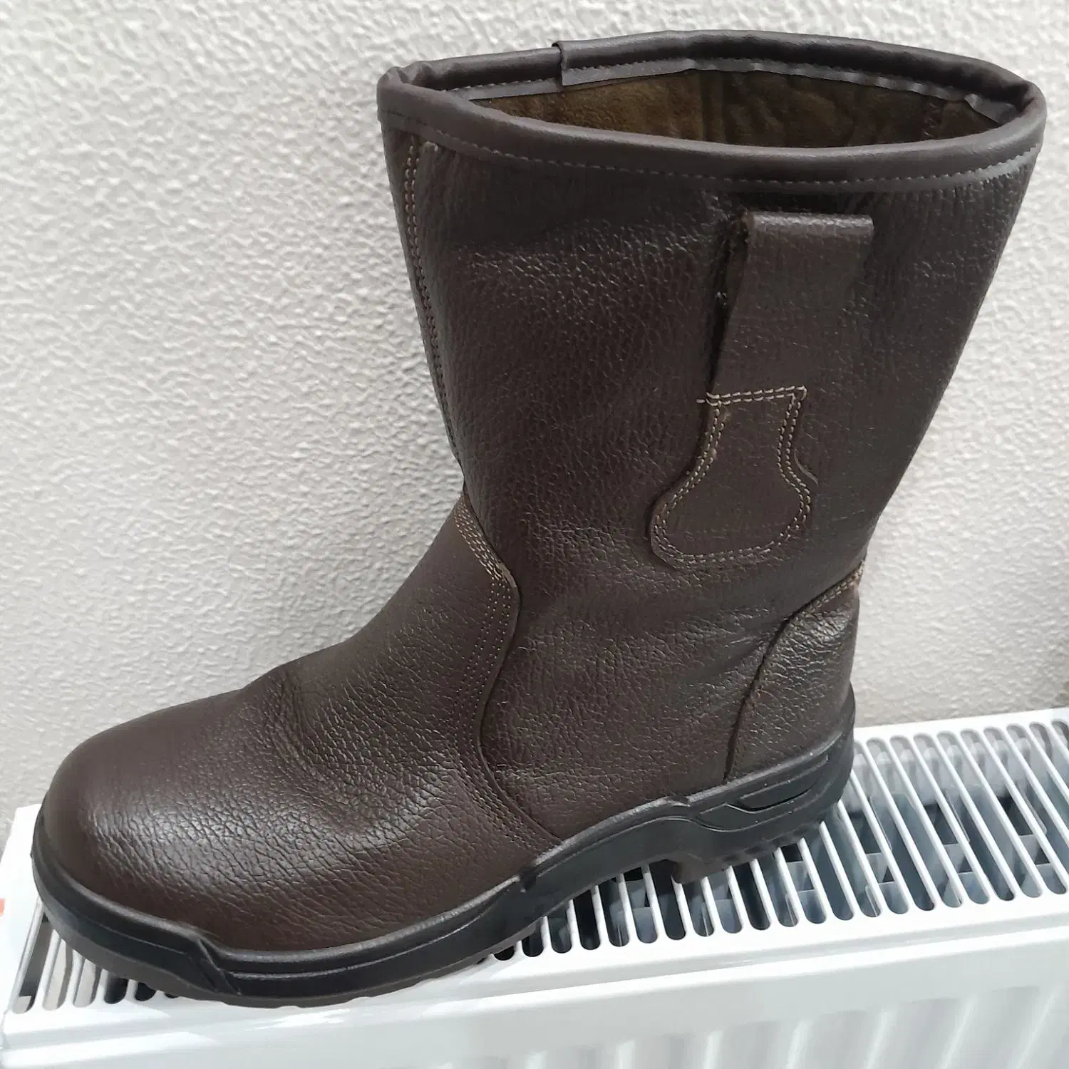 بوت چلنجر بهشتیان|کیف، کفش، کمربند|شاهین‌شهر, فردوسی|دیوار