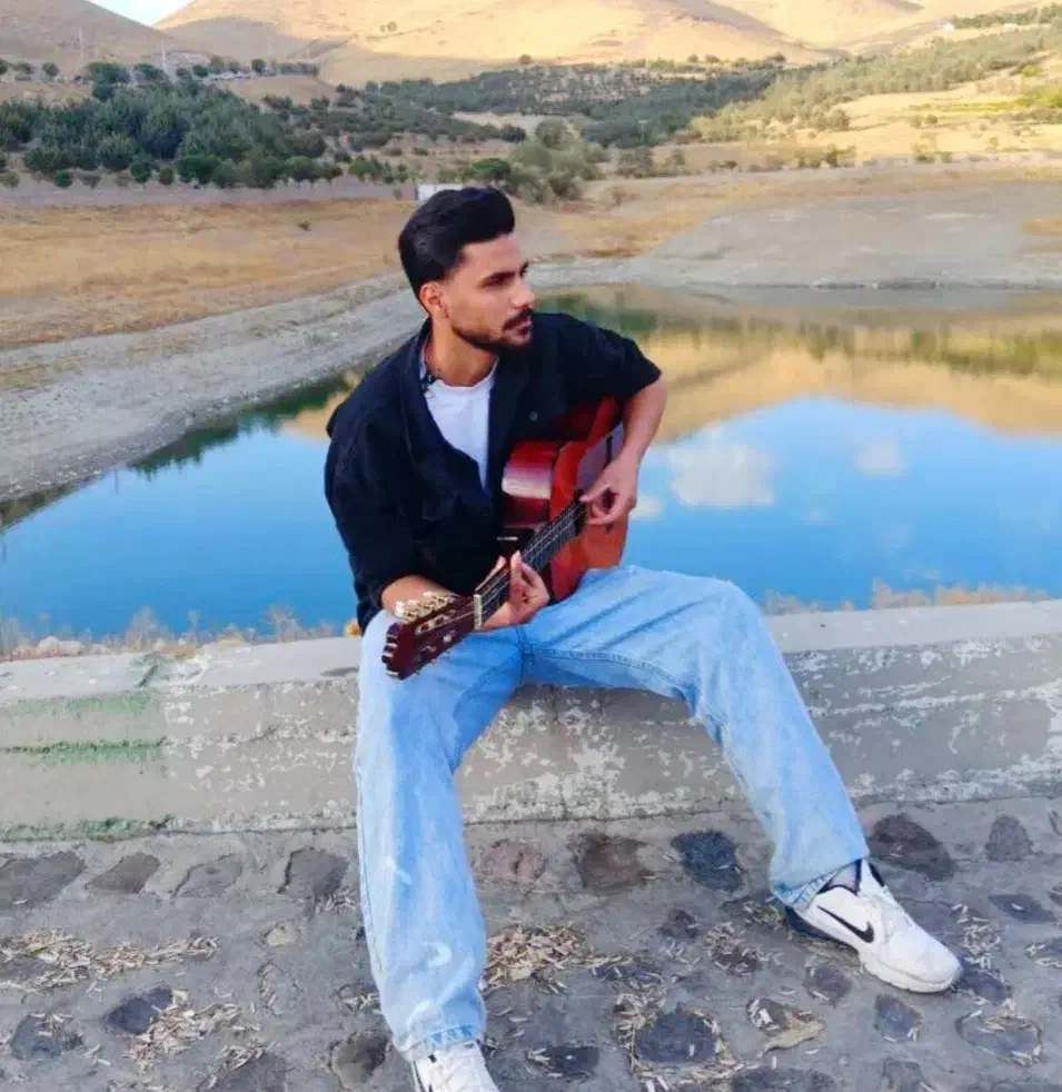 گی تار تلف نی|سازهای سنتی|تهران, گاندی|دیوار