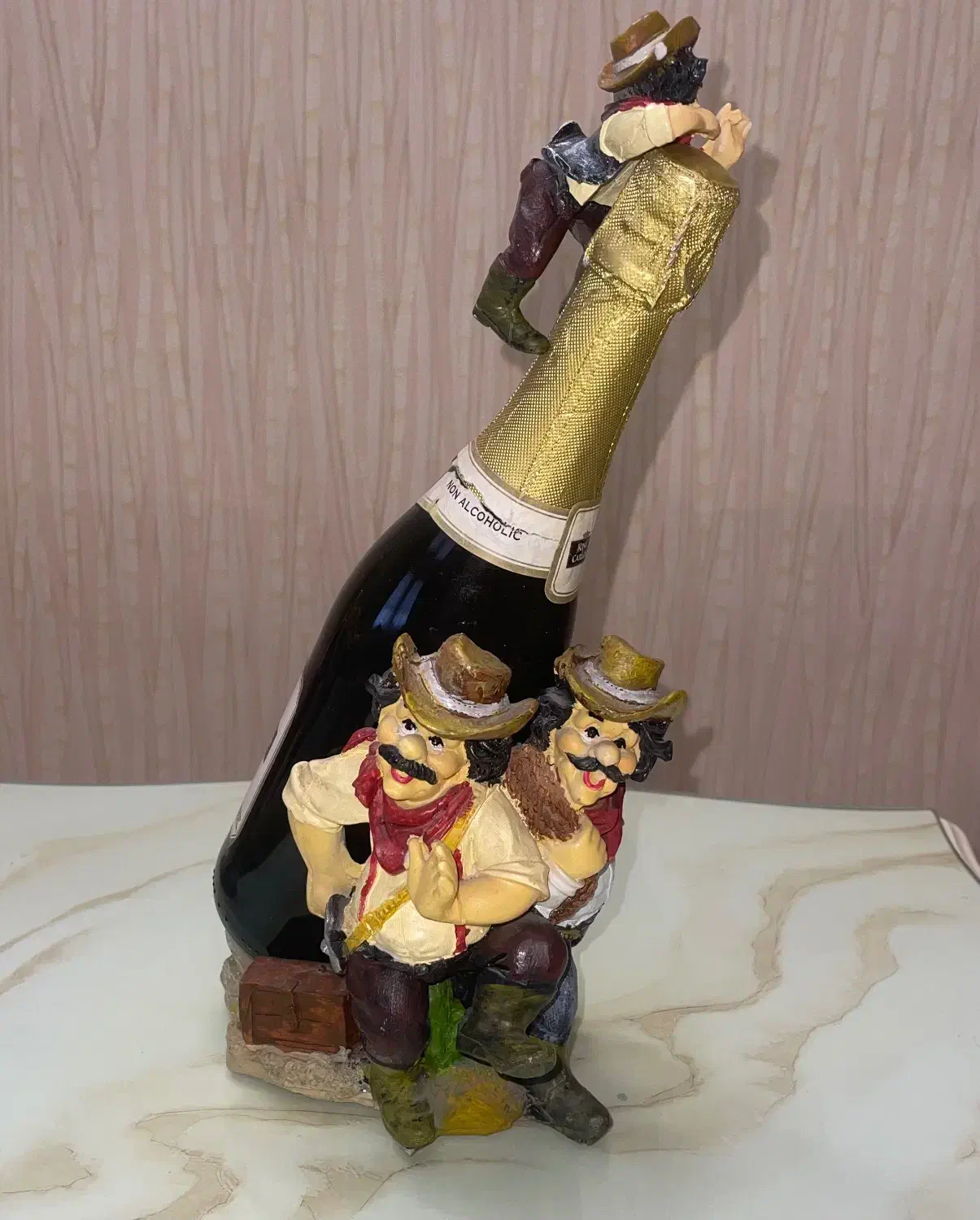 مجسمه و شکلات خوری  کوچک|مجسمه، تندیس، ماکت|اصفهان, خانه اصفهان|دیوار