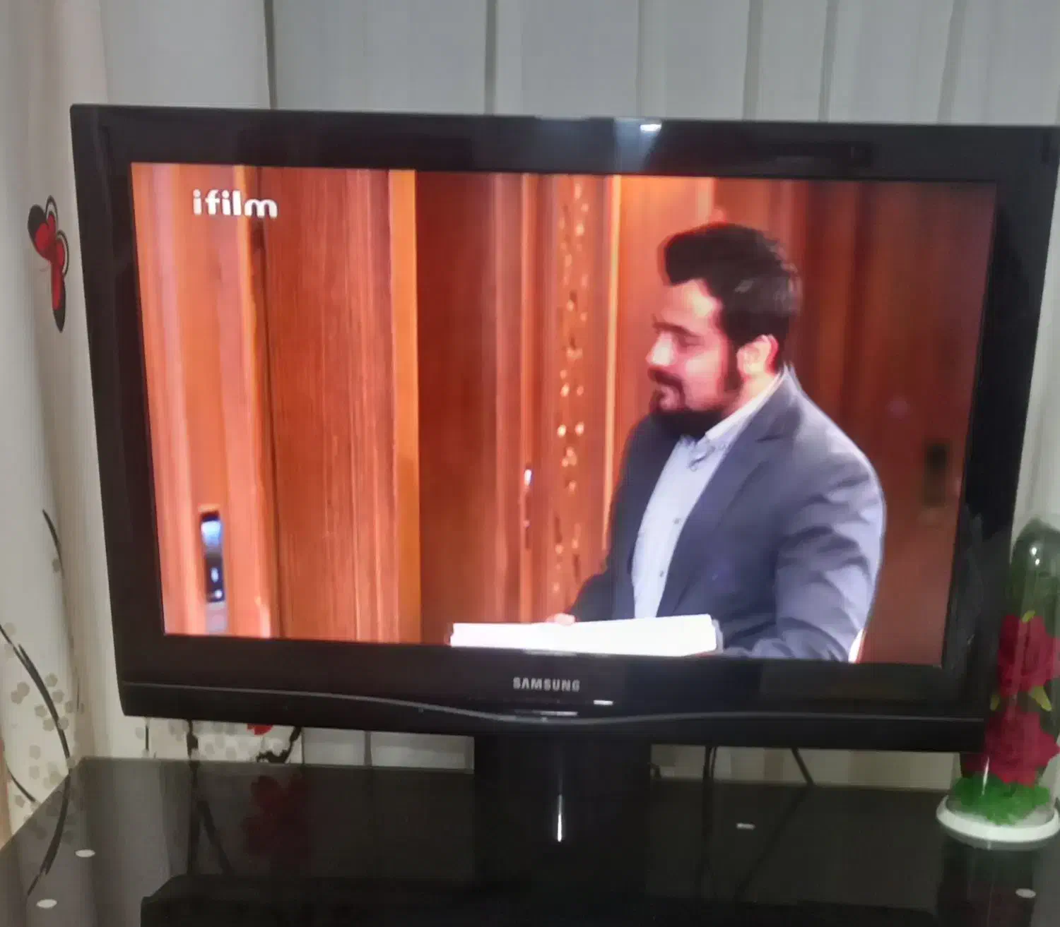 تلویزیون ۳۲|تلویزیون و پروژکتور|دورود, |دیوار