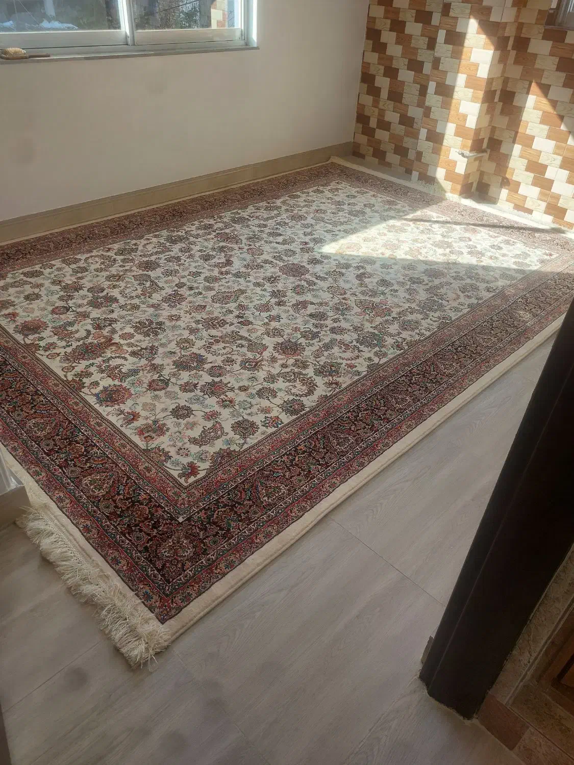 قالی نو تازه پلاستیکشو دراوردم|فرش|امامزاده عبدالله, |دیوار