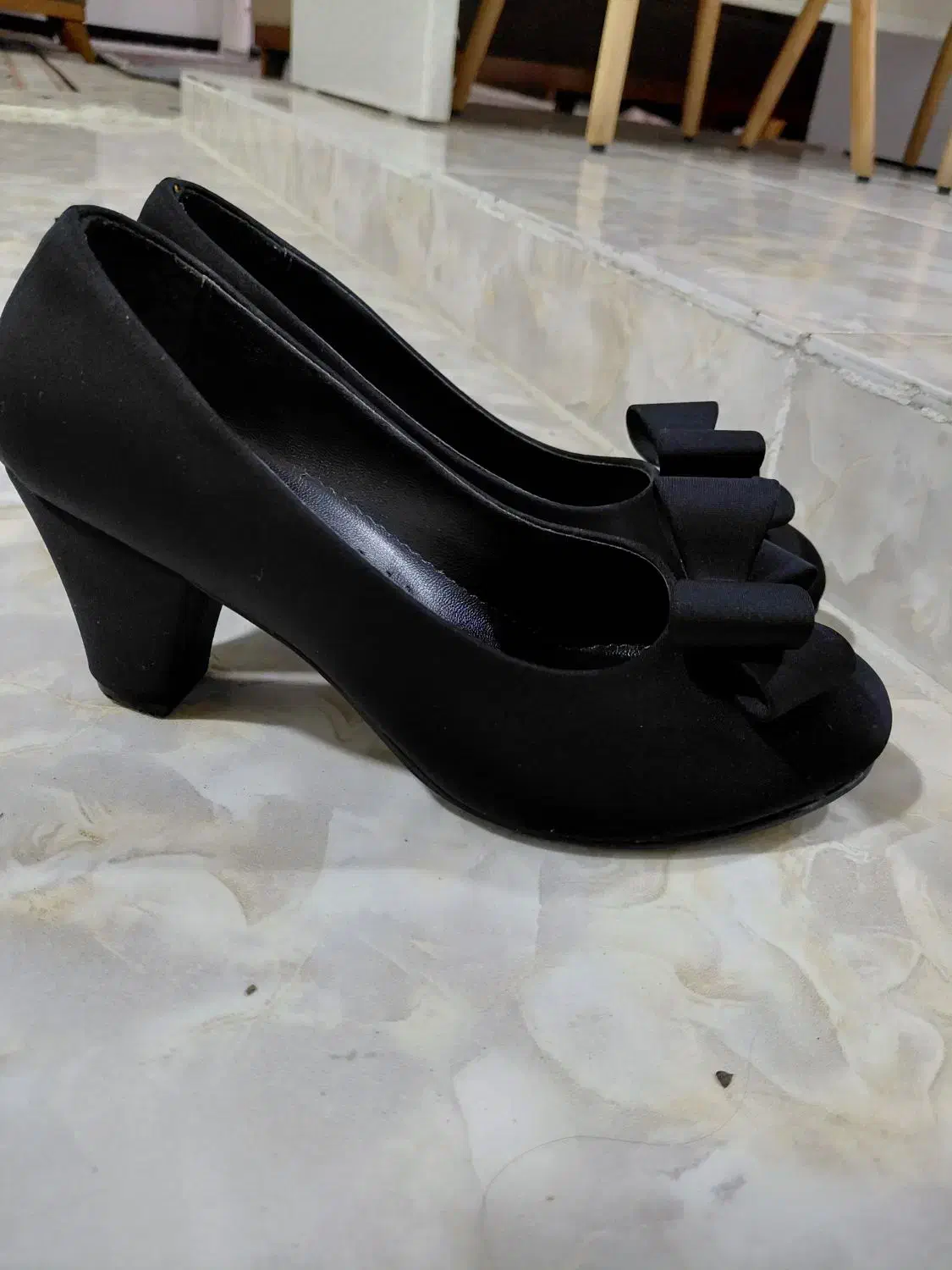 کفش|کیف، کفش، کمربند|مینودشت, |دیوار