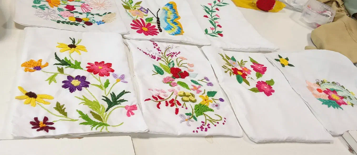 هنر گلدوزی با دست ، گلسر با روبان|صنایع دستی و سایر لوازم تزئینی|قم, شاه سید علی|دیوار