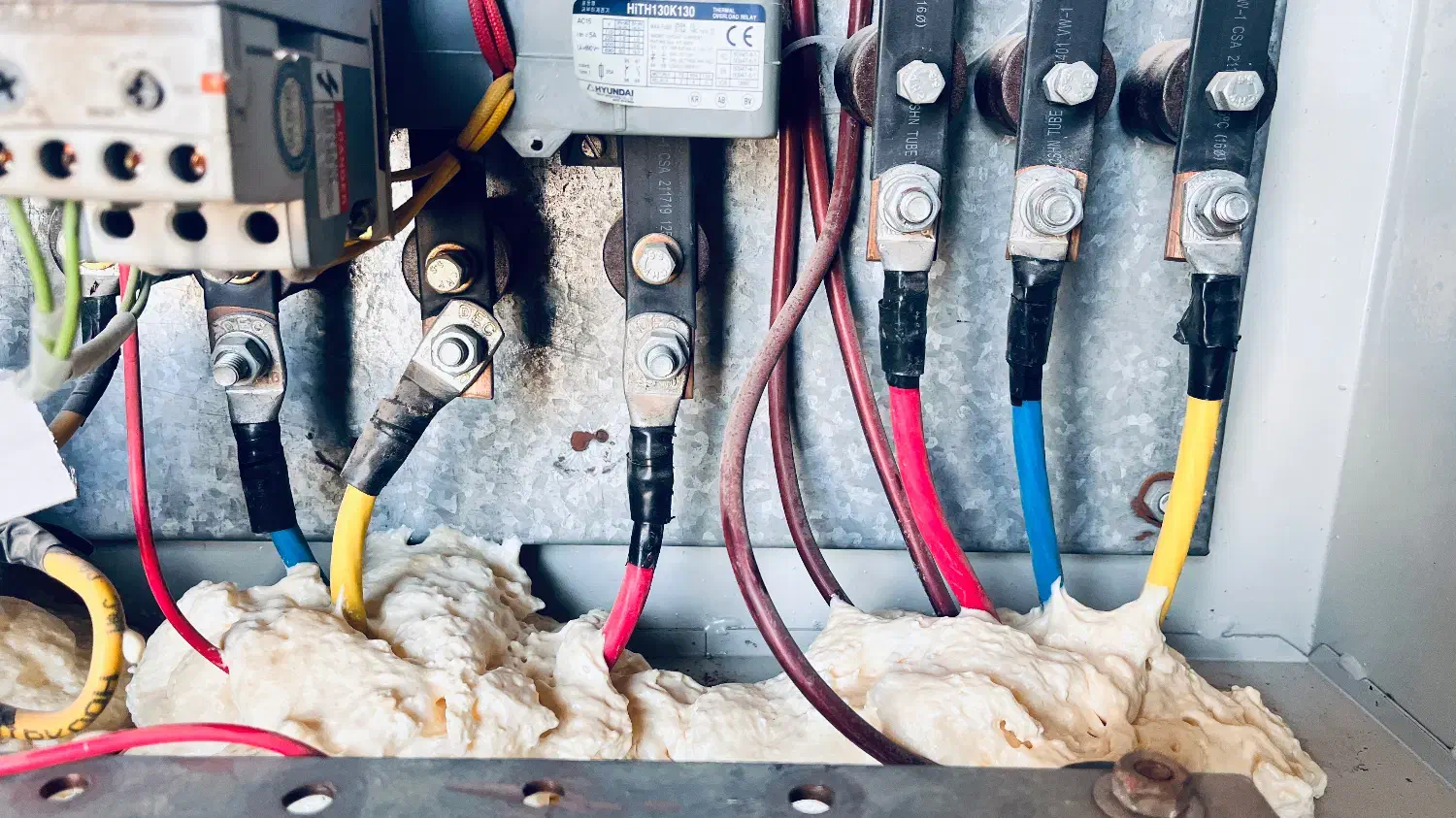 برق صنعتی و ساختمان|خدمات پیشه و مهارت|میبد, |دیوار