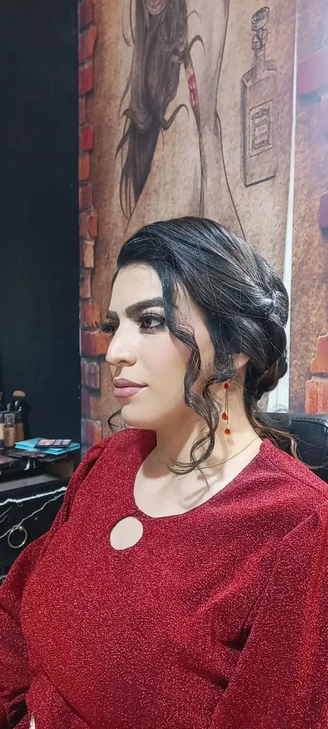 میکاپ با ماندگاری ۲۴ ساعته|خدمات آرایشگری و زیبایی|اسلامآباد غرب, |دیوار