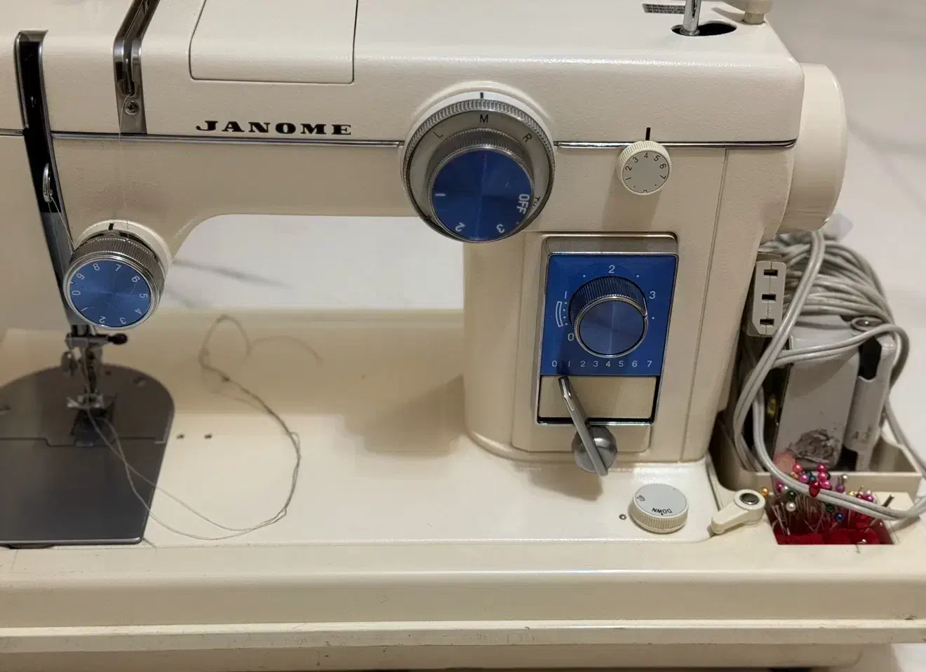 چرخ خیاطی ژانومه مدل 804 اصل ژاپن کم کار کرد|چرخ خیاطی و ریسندگی|شیراز, فرهنگ شهر|دیوار