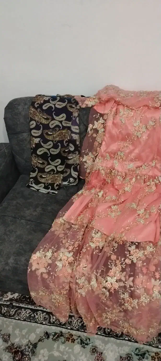 کراس سقزی|لباس|دهگلان, |دیوار