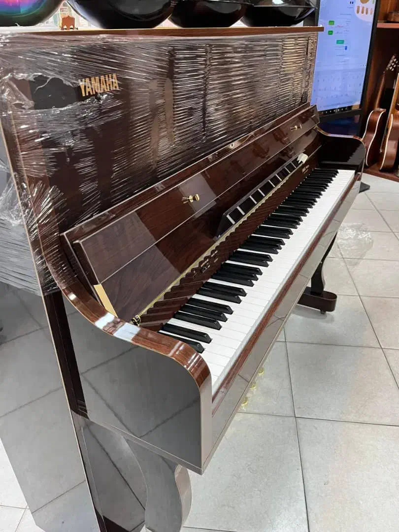 پیانو همراه با صندلی|پیانو، کیبورد، آکاردئون|نسیم‌شهر, |دیوار