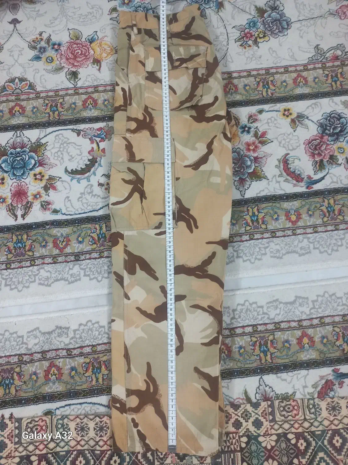 لباس نظامی|لباس|اصفهان, ابر|دیوار