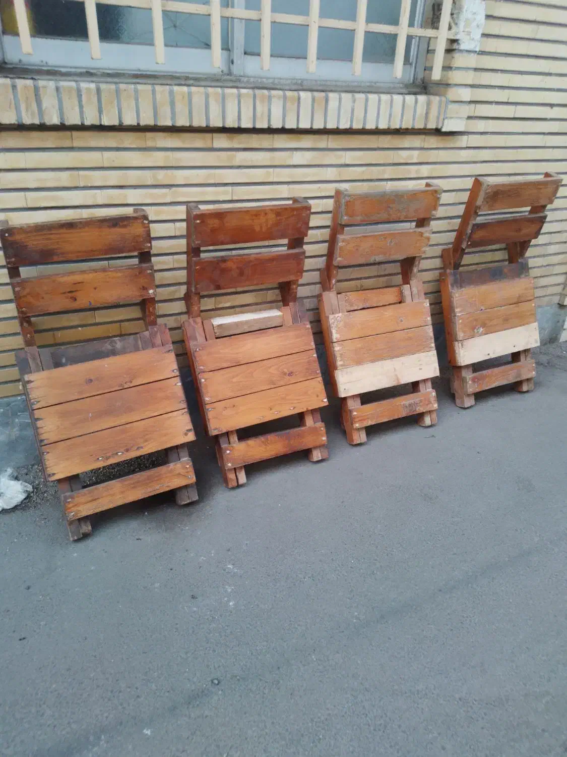 صندلی کمجا چوبی|میز و صندلی غذاخوری|رشت, کوی فرهنگیان|دیوار