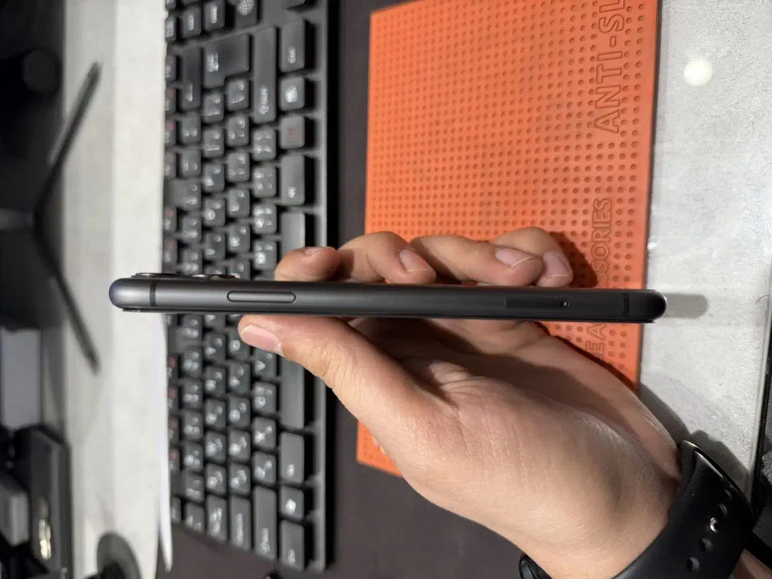 iphone 11 64g ch آیفون ۱۱ بدون خط و خش استثنایی|موبایل|اصفهان, نقش جهان|دیوار