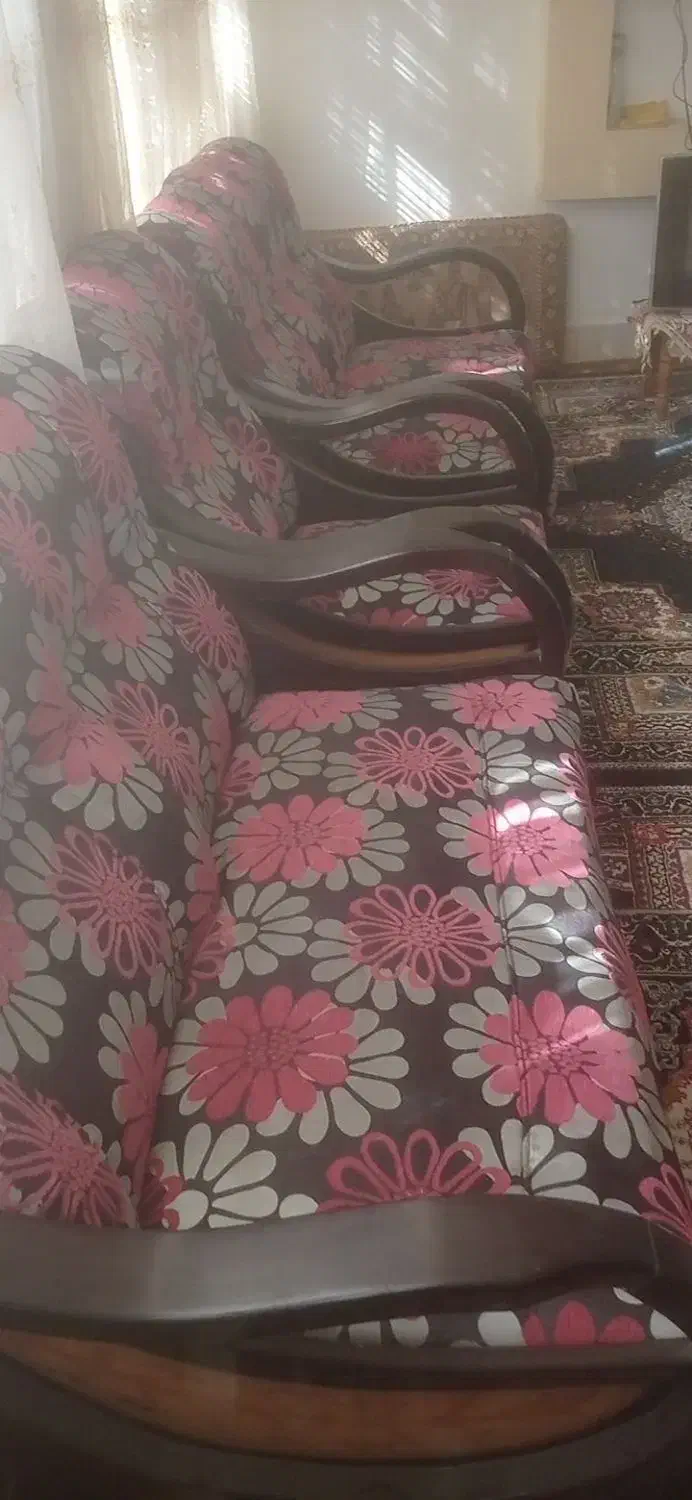 سلام مبل چوبی ۸ نفره بدونه هیچ عیبی|مبلمان خانگی و میز عسلی|نجف‌آباد, جلال آباد|دیوار