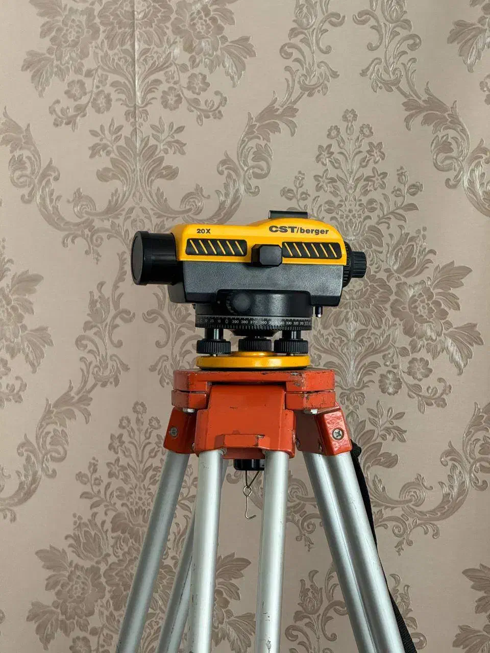 دوربین نقشه برداری نیوو CST berger|مصالح و تجهیزات ساختمان|کرج, عظیمیه|دیوار