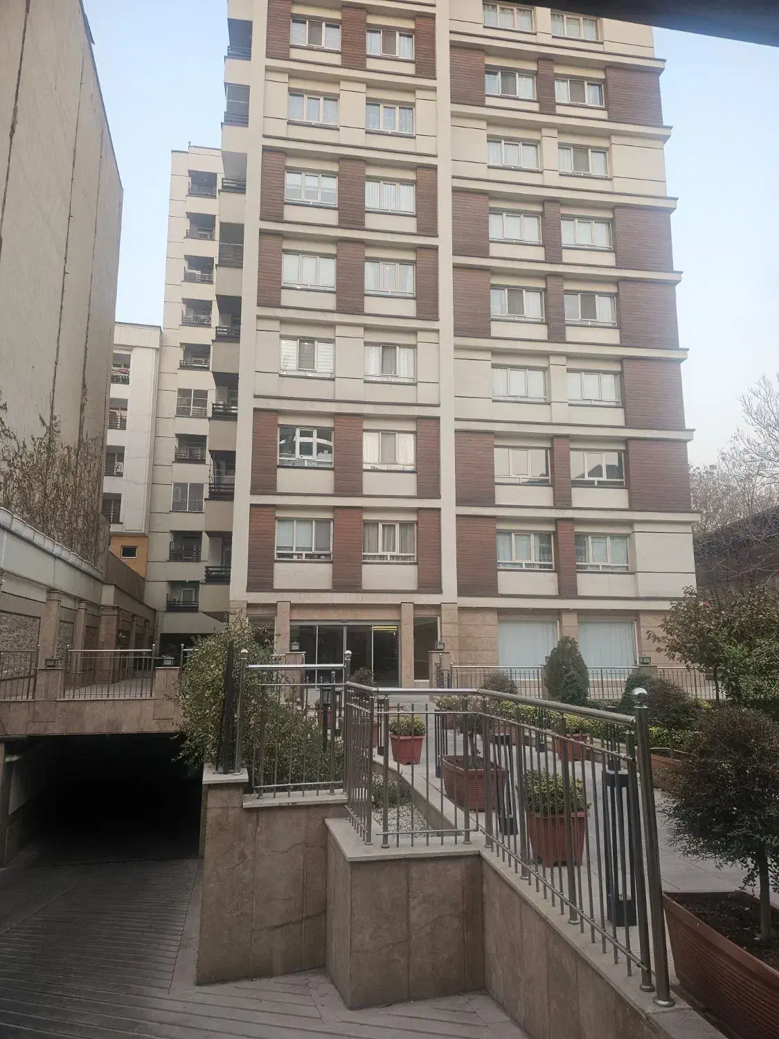 واحد ۱۰۰ متری /۲ خواب برج باغ  ازگل