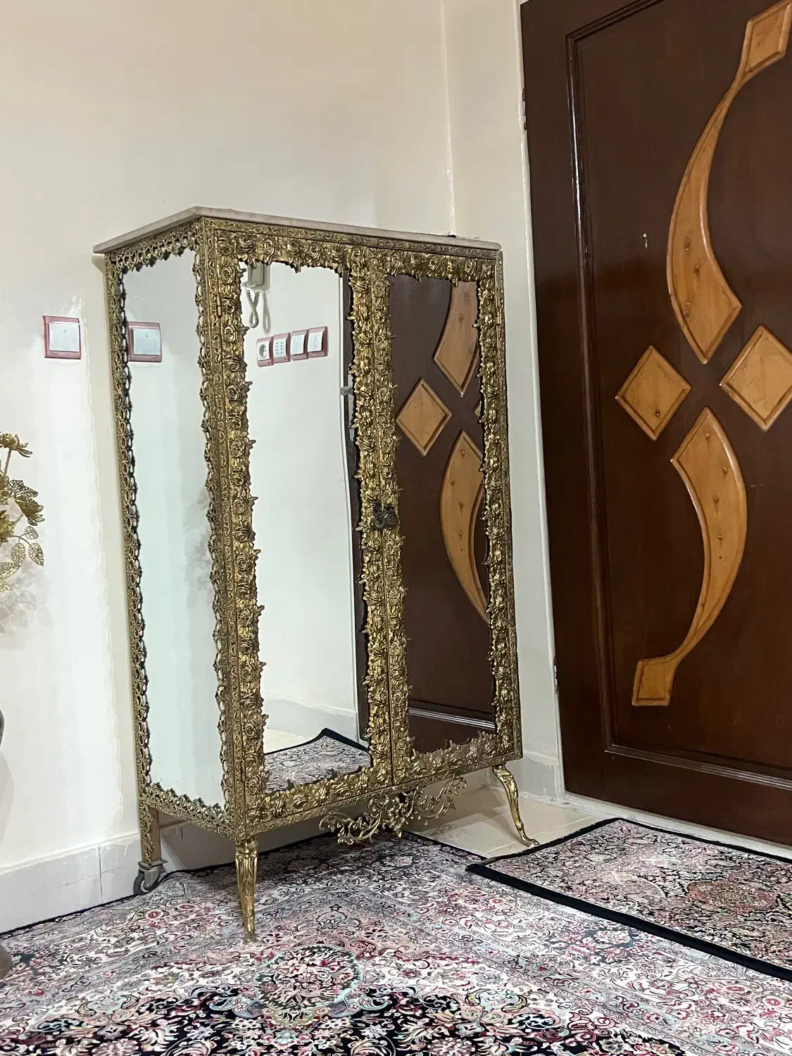 جاکفشی برنز|جاکفشی، کمد، دراور|اسلام‌شهر, باغ فیض|دیوار