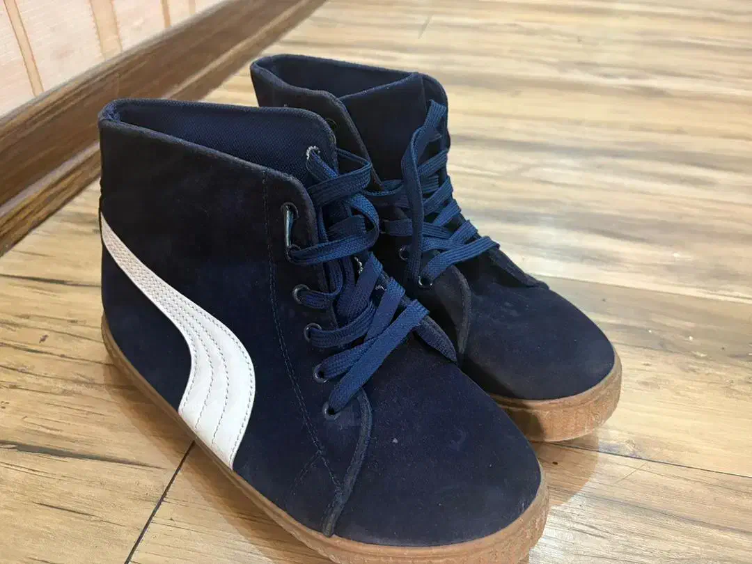 کفش  نیم بوت اسپرت|کیف، کفش، کمربند|گالیکش, |دیوار