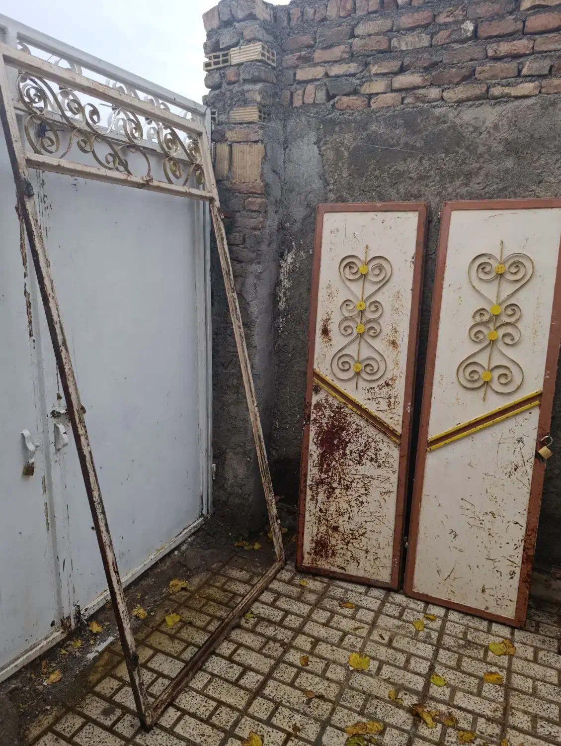 درب آهنی و پنجره|مصالح و تجهیزات ساختمان|بیرجند, |دیوار