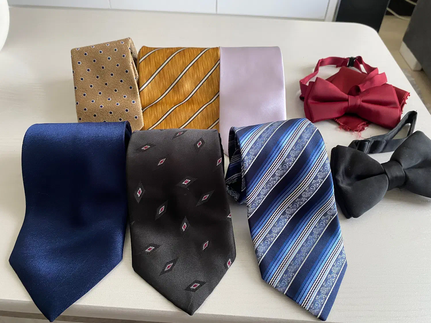 کراوات|لباس|کیش, |دیوار