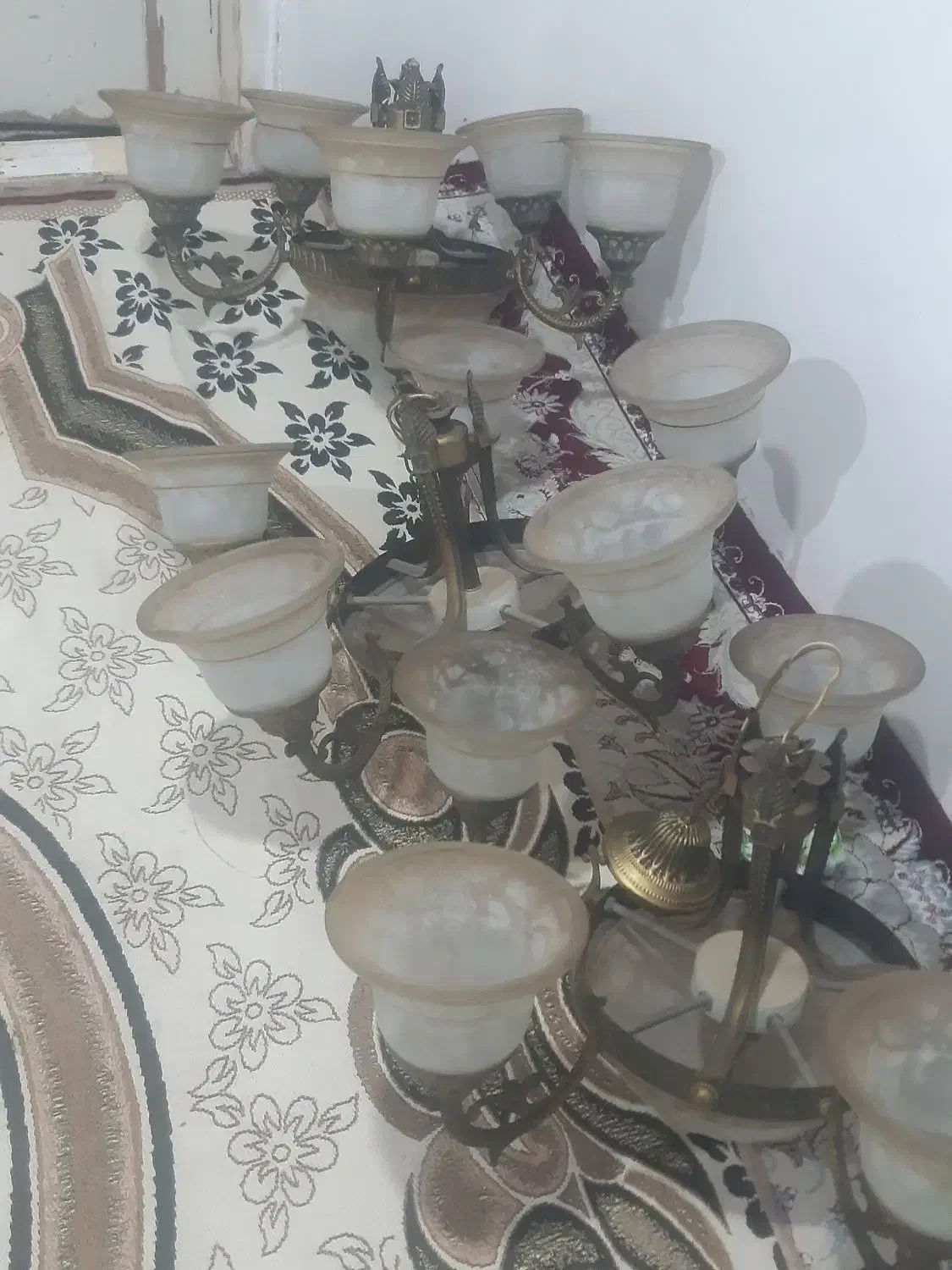با سلام ۴ عدد لوستر طلایی در حد وخیلی زیبا|لوستر و چراغ آویز|اردبیل, |دیوار
