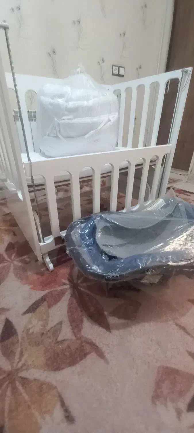 گهواره / کالسکه/ کریر|تخت و صندلی بچه|نظرآباد, شهرک فرهنگیان|دیوار