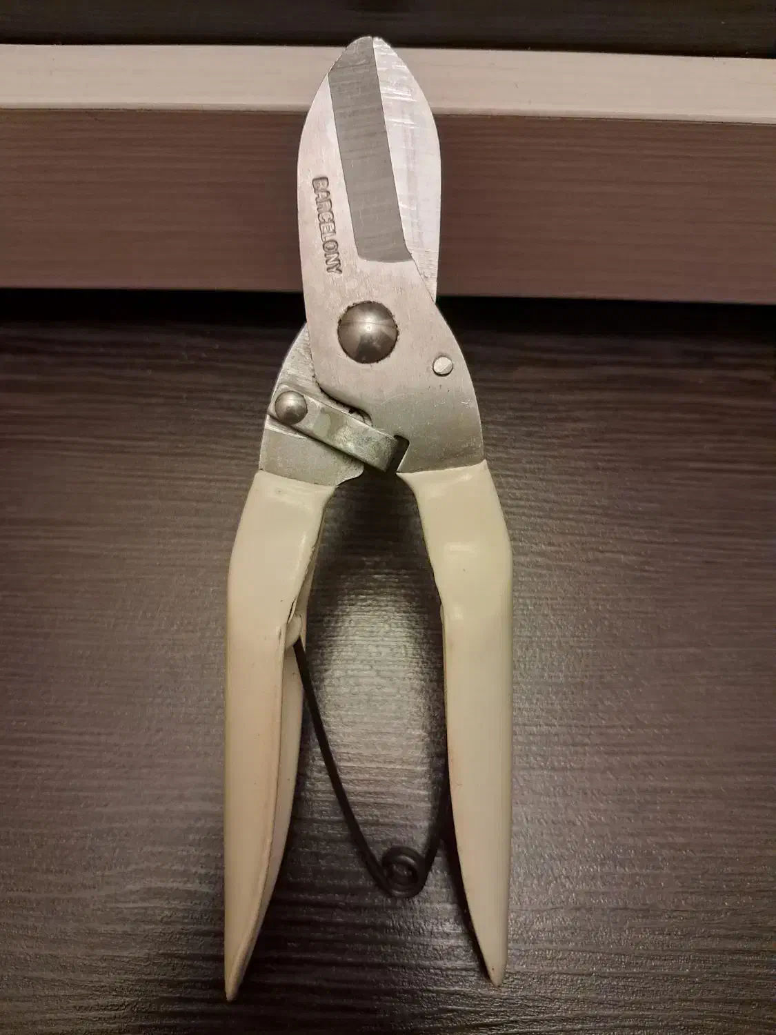 قندشکن|ابزارآلات|مشهد, گوهرشاد|دیوار