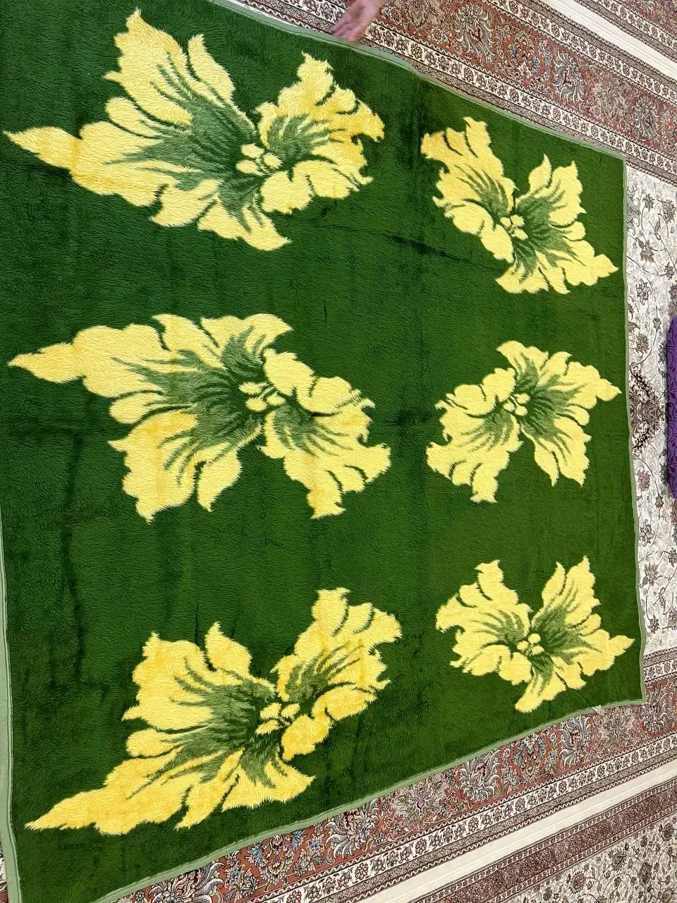 ۳ تا پتو نو (اک)|رختخواب، بالش، پتو|همدان, |دیوار