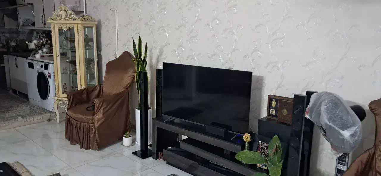 ۵۰ Tvاینچ|تلویزیون و پروژکتور|ری, علایین|دیوار