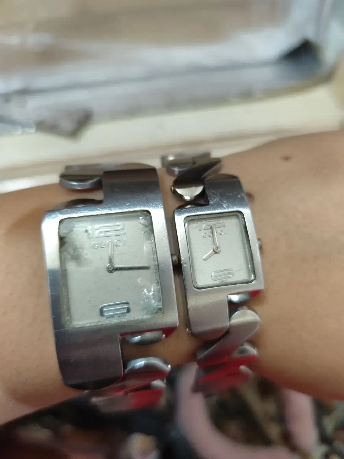 ساعت|ساعت|قم, ناصردیوان|دیوار