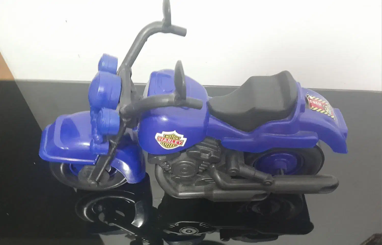 موتور‌پلاستیکی|اسباب‌‌بازی|صومعه‌سرا, |دیوار