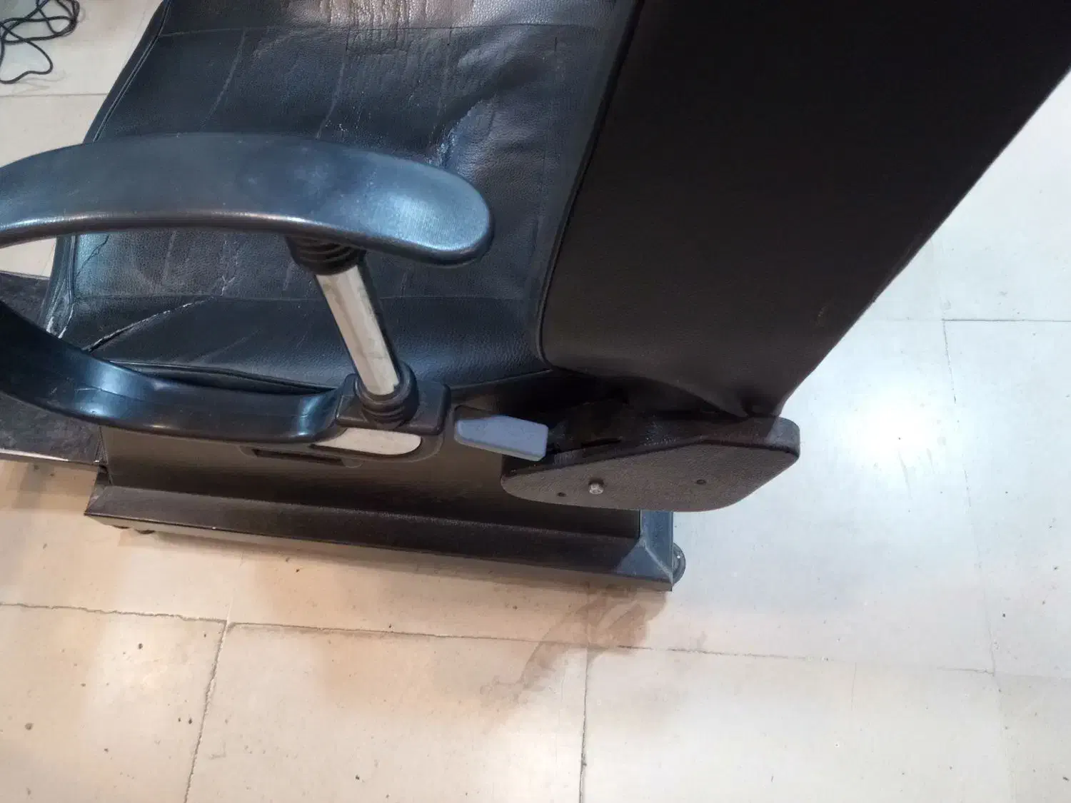 صندلی ارایشگری|آرایشگاه و سالن‌های زیبایی|شهرکرد, |دیوار