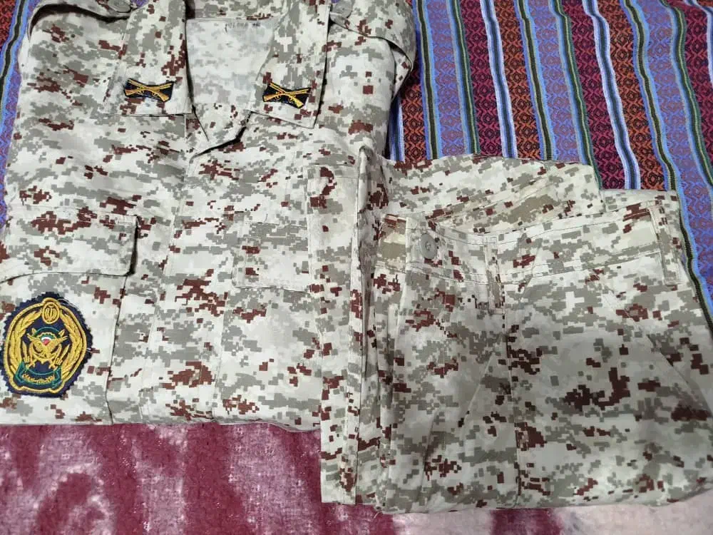 لباس و پوتین سربازی|لباس|شیراز, لاله|دیوار