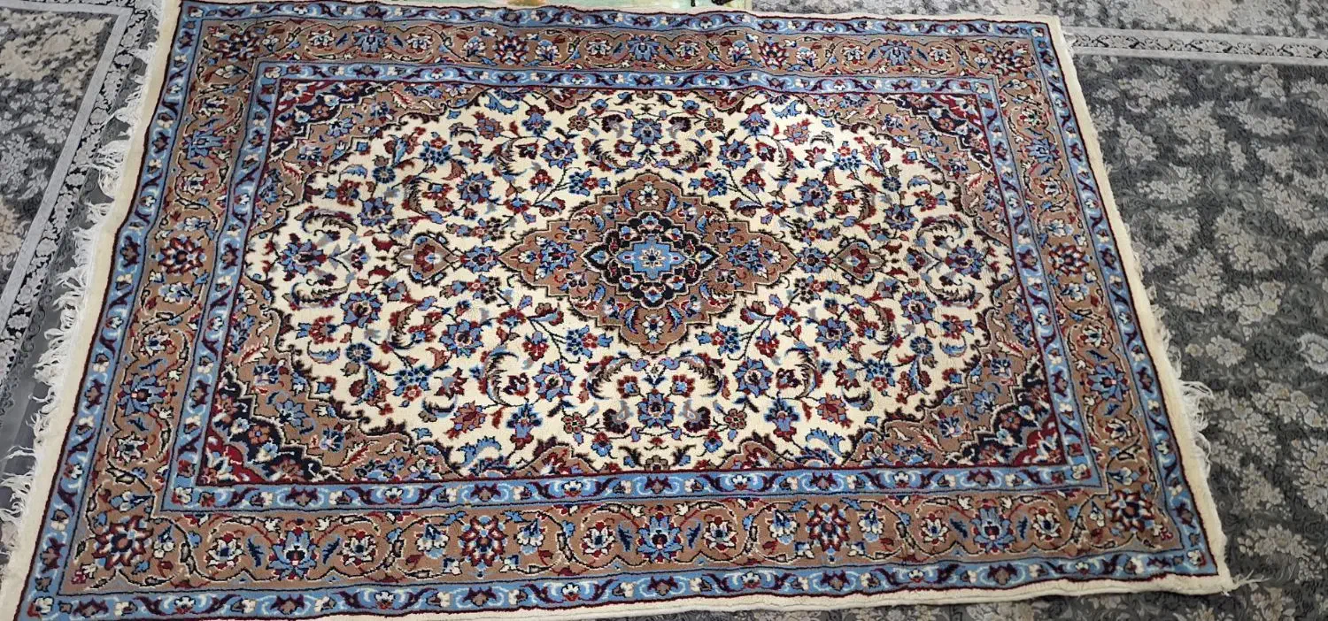 ف*رش ۳ متری|فرش|ساوه, |دیوار