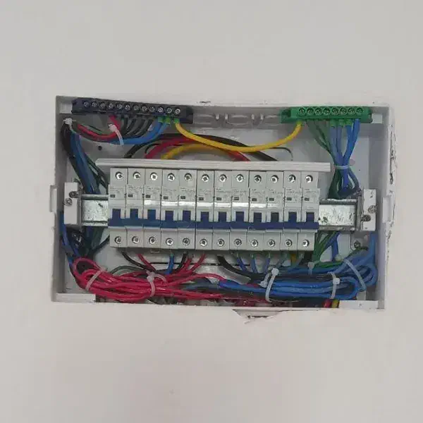 برقکاری، نصب محافظ، سیم کشی موتور برق|خدمات پیشه و مهارت|رفسنجان, |دیوار