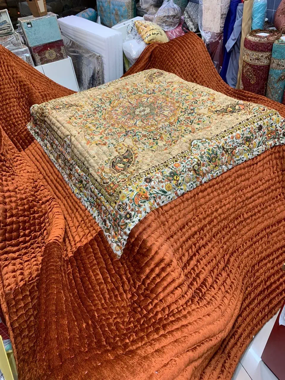 لحاف کرسی دست دوز|رختخواب، بالش، پتو|اصفهان, سرچشمه|دیوار