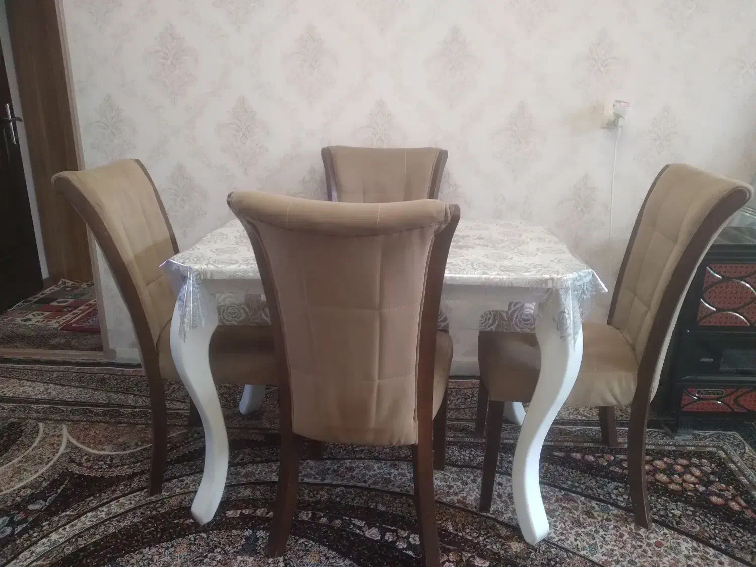 میز غذاخوری ۴ نفره|میز و صندلی غذاخوری|اهر, |دیوار