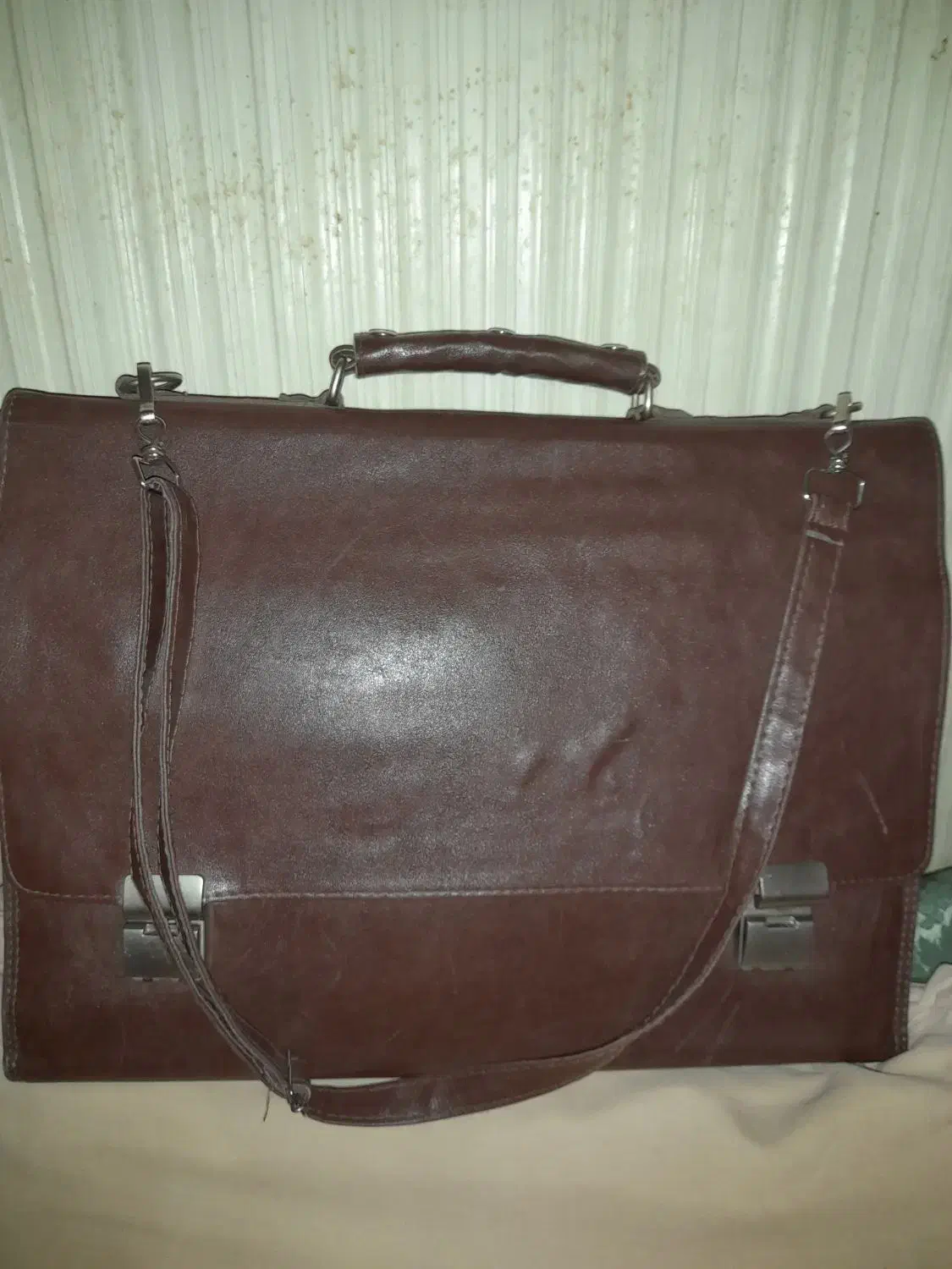 کیف دانشجویی|کیف، کفش، کمربند|سلماس, |دیوار