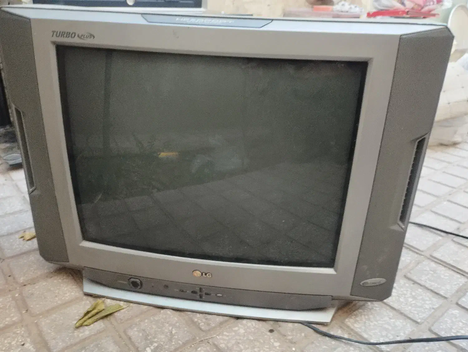 ۲عدد تلویزیون و میز تلویزیون|تلویزیون و پروژکتور|سنندج, |دیوار