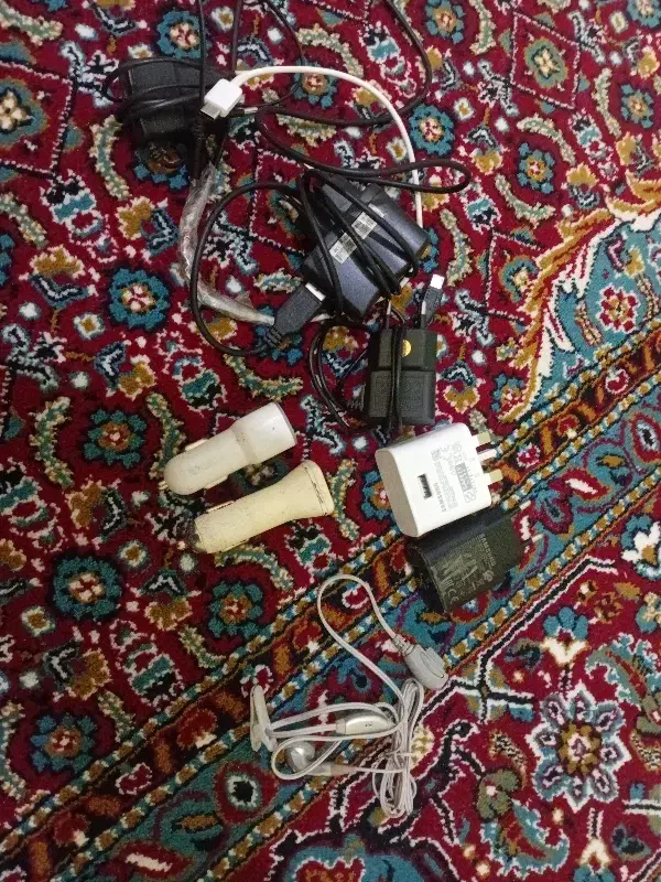 پنج عدد شارژر دو شارژر ماشین و یک هنسفری|لوازم جانبی موبایل و تبلت|اردبیل, |دیوار