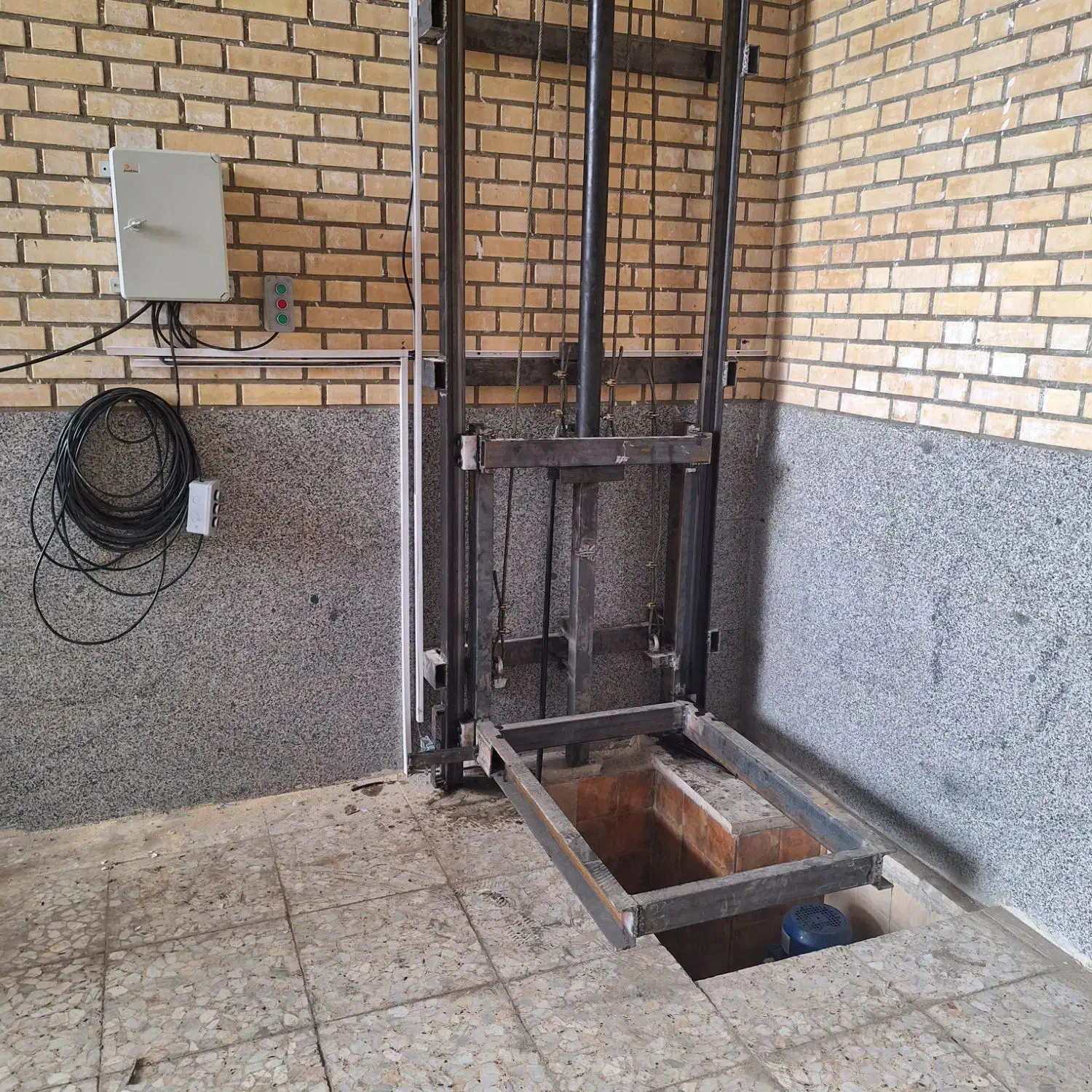 بالابر هیدرولیک اقساطی  بالابر دست دوم وگیربکسب|مصالح و تجهیزات ساختمان|اصفهان, احمدآباد|دیوار